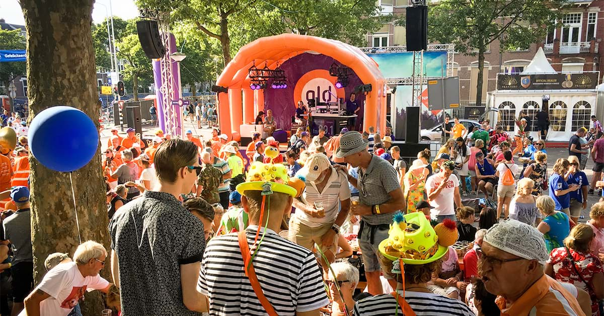 De lokatieset in gebruik op de Nijmeegse vierdaagse