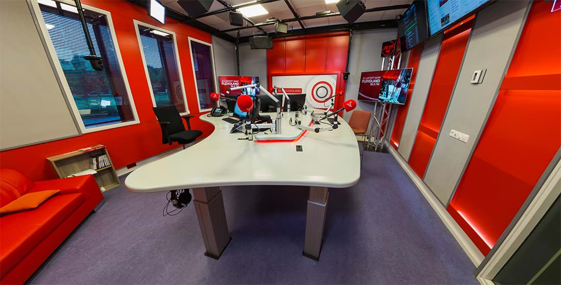 De gloednieuwe studio van Omroep Flevoland